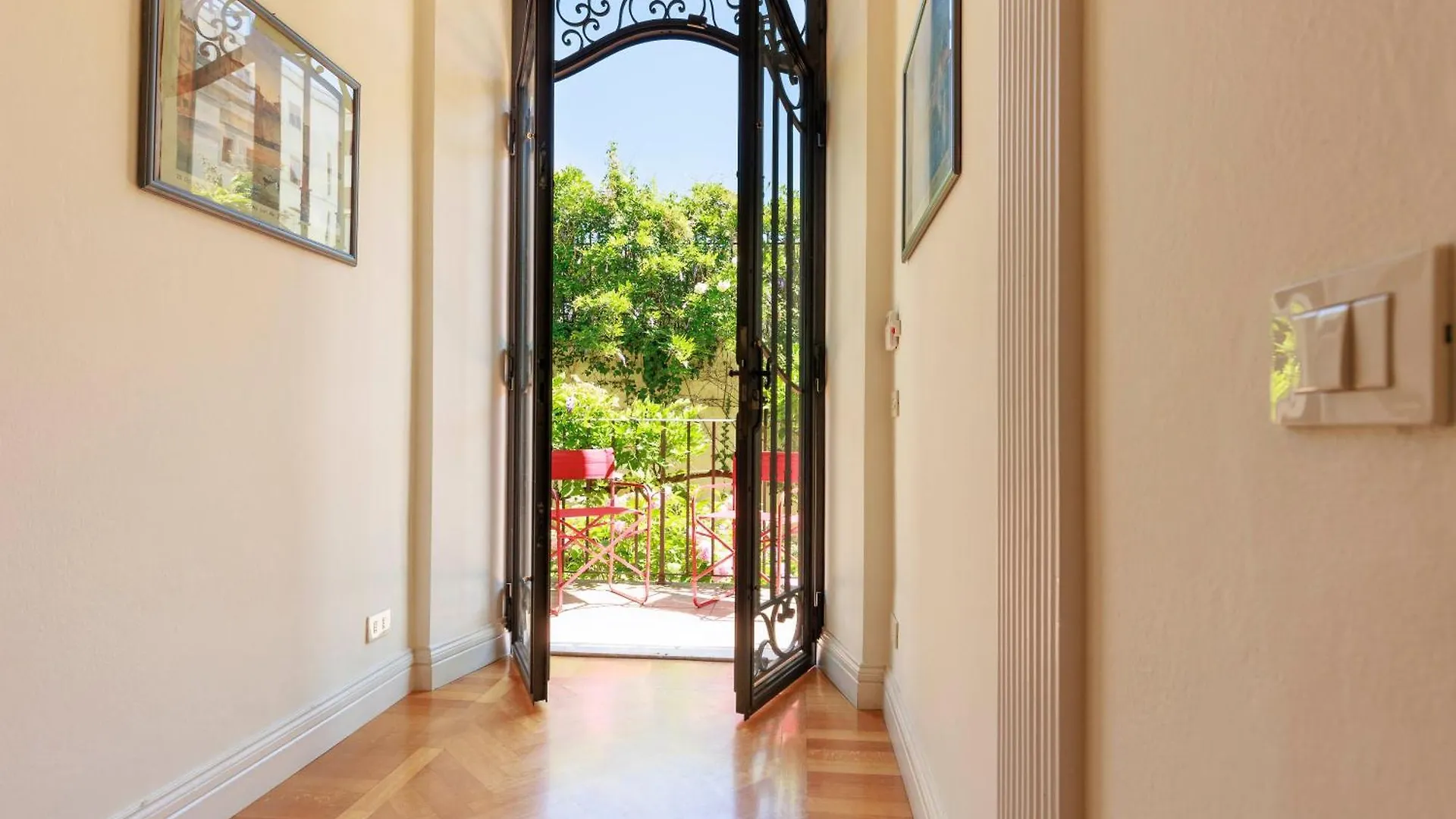 Florence Huge Apartment With Private Garden 0*,  Olaszország